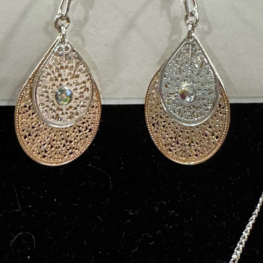 Lauren Conrad Necklace & Earrings Set – Silver Tone / Rose Gold Tone - Picture 3 of 7